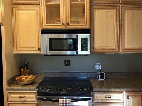 4th image of 263 Riverdale Dr
