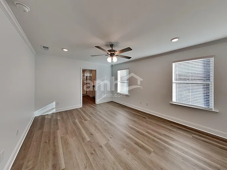 1039 Highland Walk — Photo 14