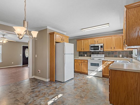 5th image of 74 Golden Oaks Dr
