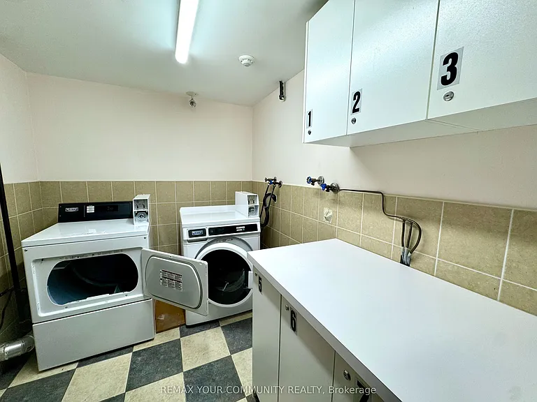 2417 Dundas St W #4 — Photo 13