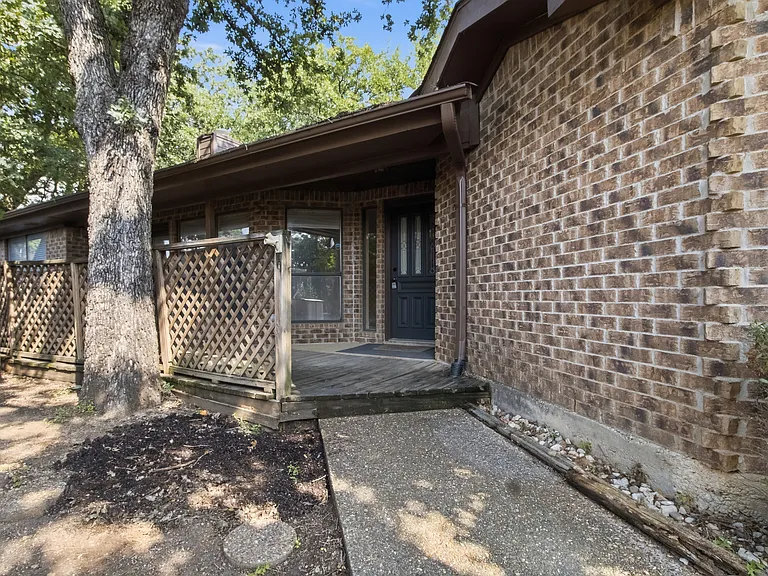104 Summit Cv — Photo 2