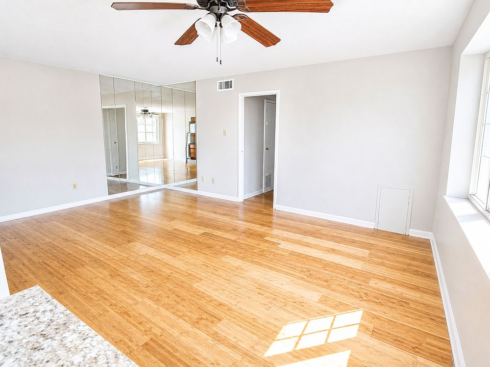 Living Room (Hardwood)