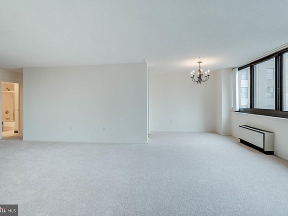 5th image of 1420 Locust St APT 12A