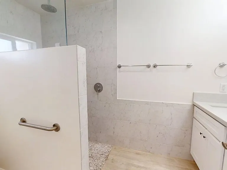 2bd/1ba Adu Apartment In Belmont Heights — Photo 12