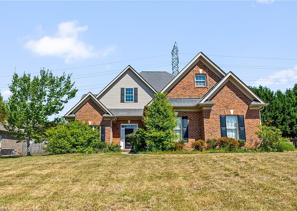 1st image of 135 Oak Run Ct