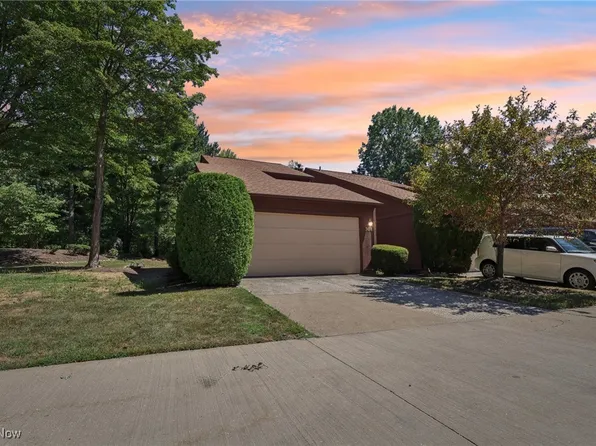 308 Katey Rose Ln, Cleveland, OH 44143