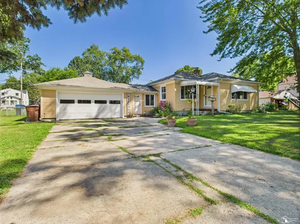 2080 Hollywood Dr, Monroe, MI 48162