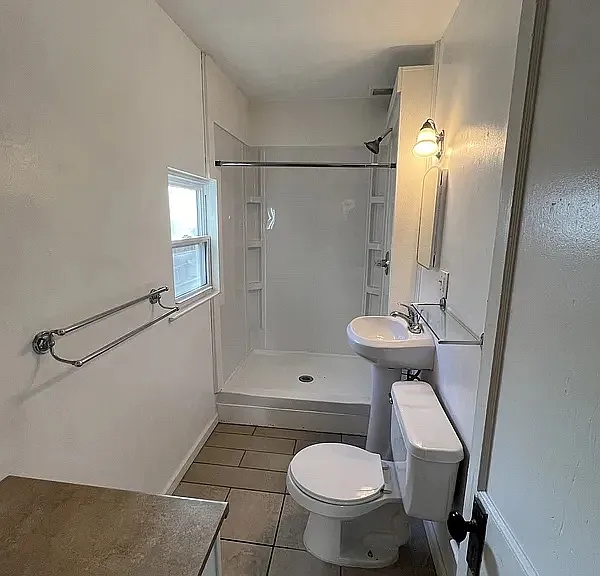 400 E 24th St #4 — Photo 8