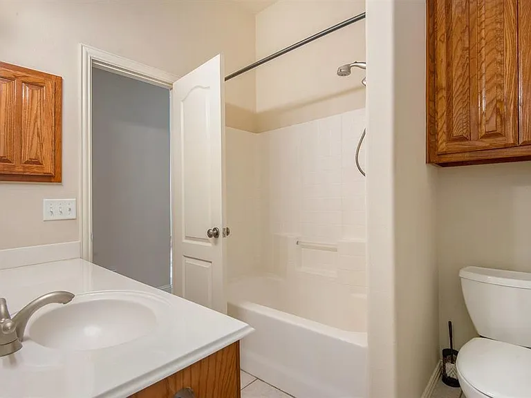 6925 Katherine Ct — Photo 5