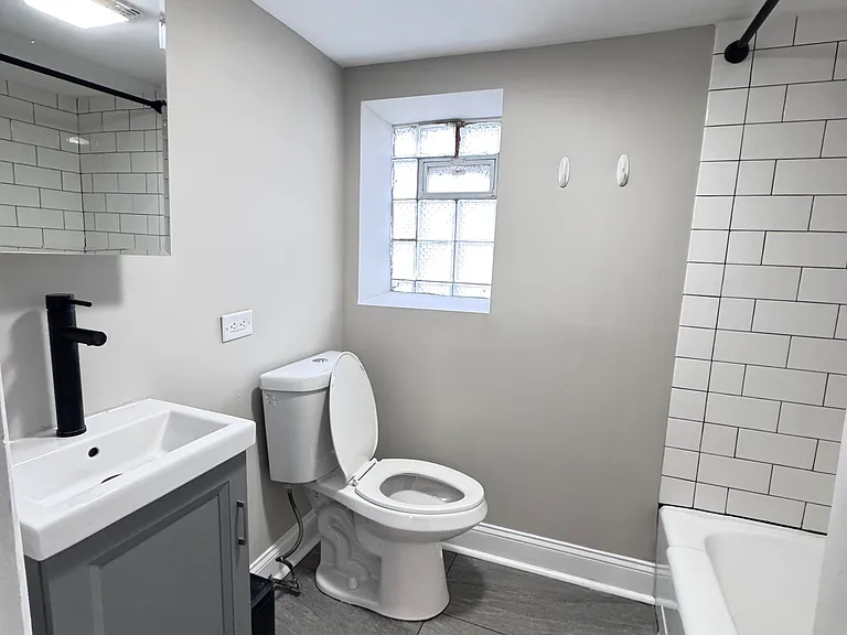6243 S Rhodes Ave #G — Photo 2