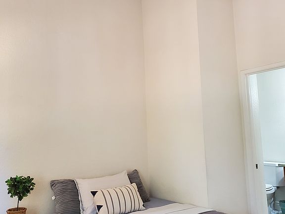 4th image of 5308 Borneo Cir