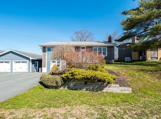 81 Flamingo Dr, Halifax, NS B3M1T2