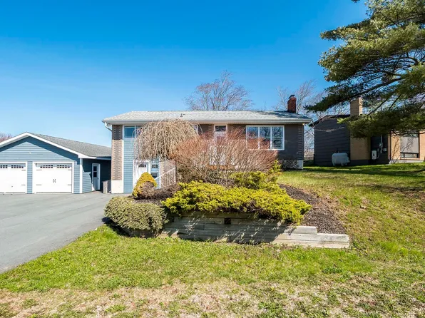 81 Flamingo Dr, Halifax, NS B3M 1T2