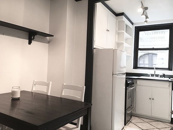 5th image of 135 W 58th St APT 9C