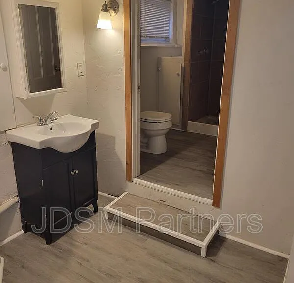1260 Vine St #6 — Photo 2