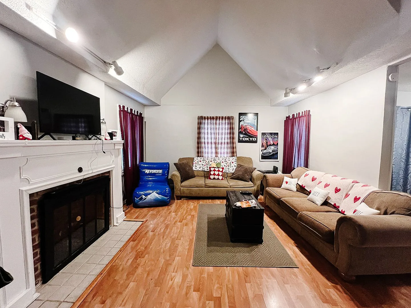 3 Bedroom with Deluxe Kitchen and Spacious Bedrooms, Close to Campus — Photo 4