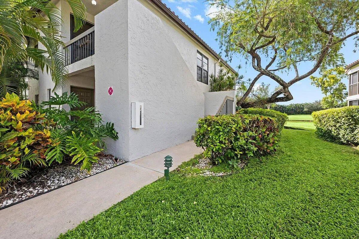 2 bed, 2.0 bath, 1266 sqft, $1,999 — Photo 3