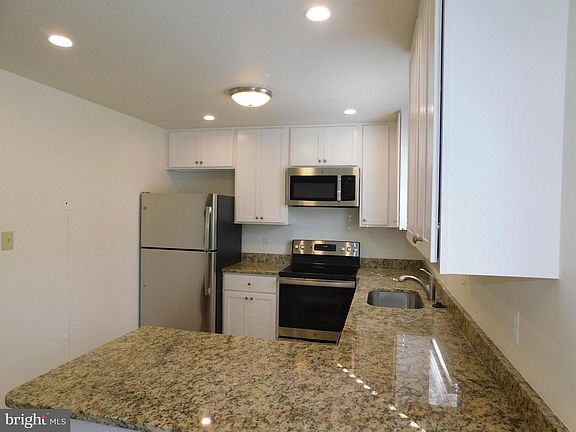 4th image of 3835 Ferrara Dr