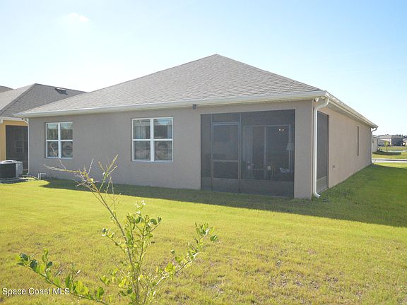 3rd image of 999 Trinity St