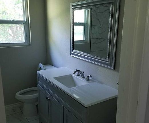 3rd image of 1209 N Craycroft St