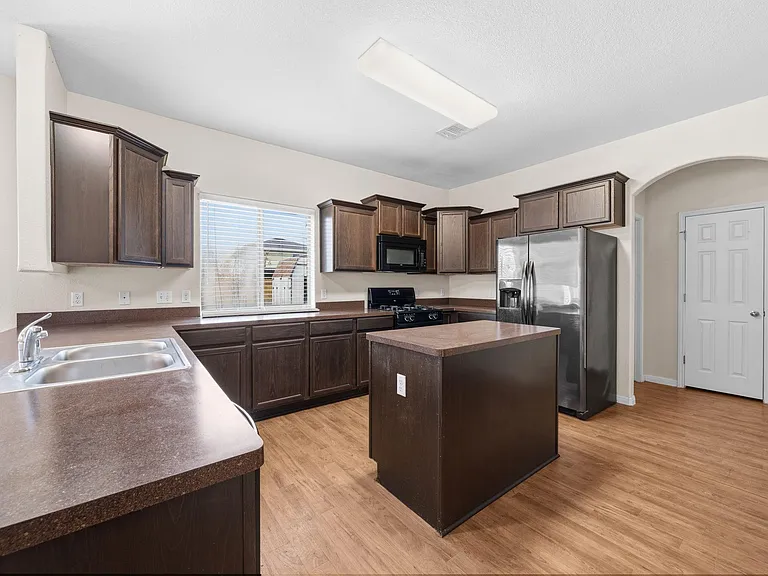 601 Silver Wing Dr — Photo 3
