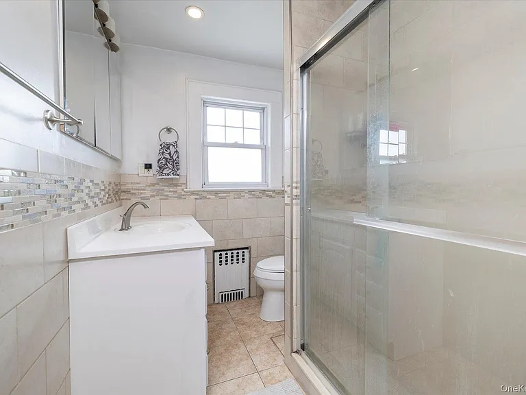 66 Reid Ave — Photo 5