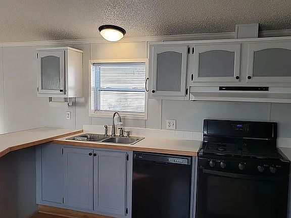 5th image of 11517 Oak St NE