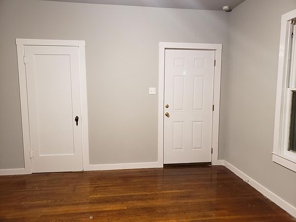 4th image of 2219 E Houston St