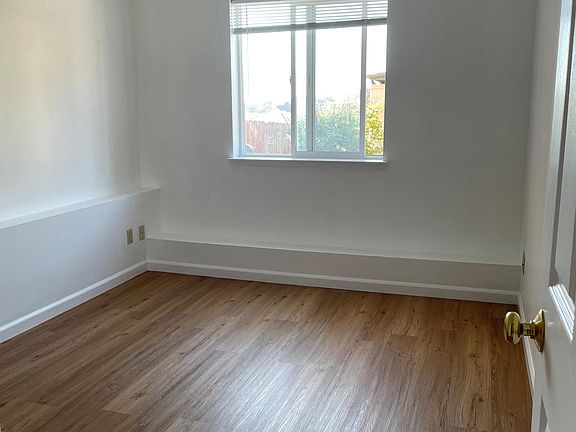 3rd image of 2315 33rd Ave