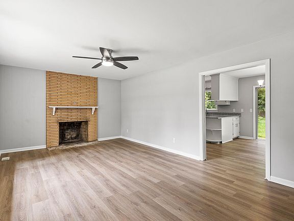 3rd image of 304 Harwood Dr