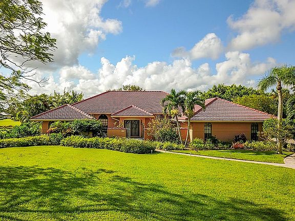 4th image of 5192 SW Bimini Cir N