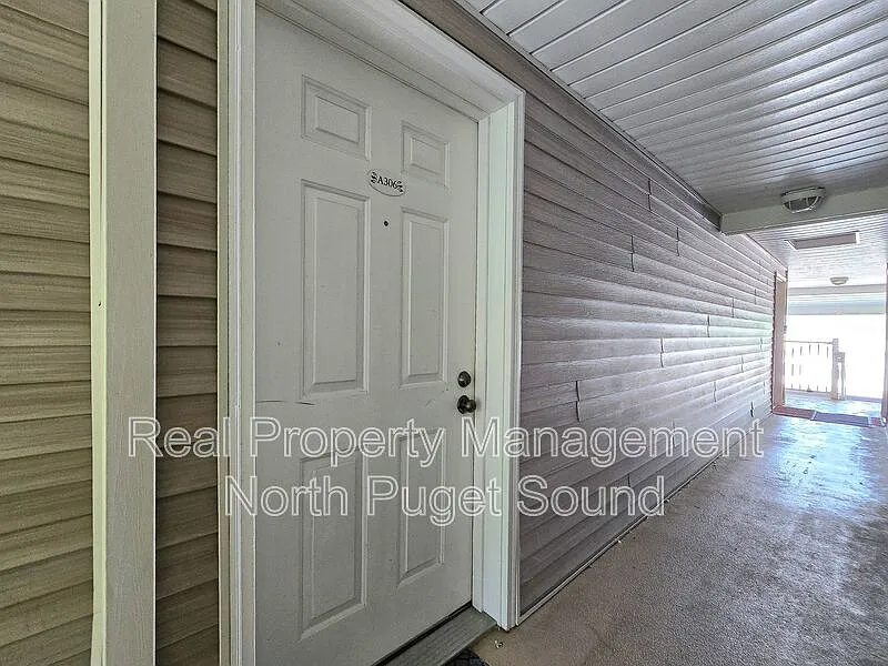 2 bed, 2.0 bath, 921 sqft, $1,895 — Photo 2