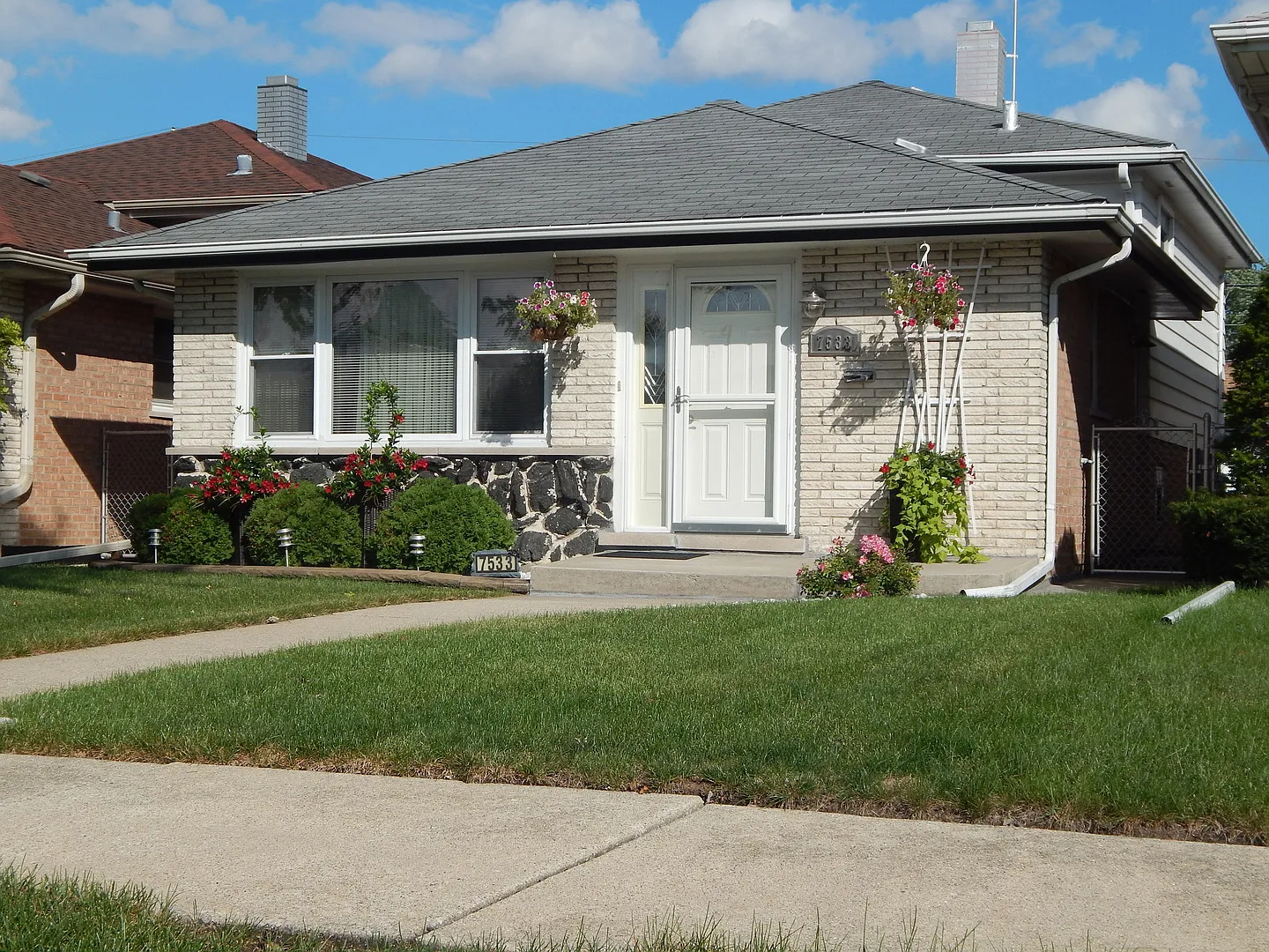 7533 Lorel Ave photo 1