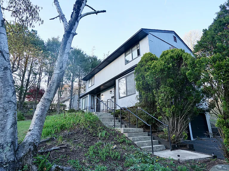 188 Moreland Ave — Photo 1