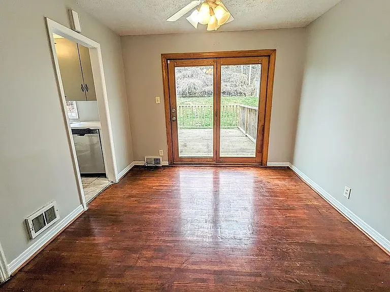 3421 Martin Ave — Photo 11