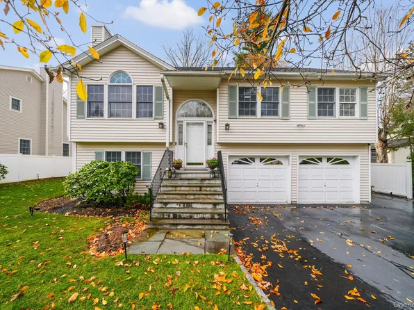 136 Edgewood Avenue, Thornwood, NY 10594