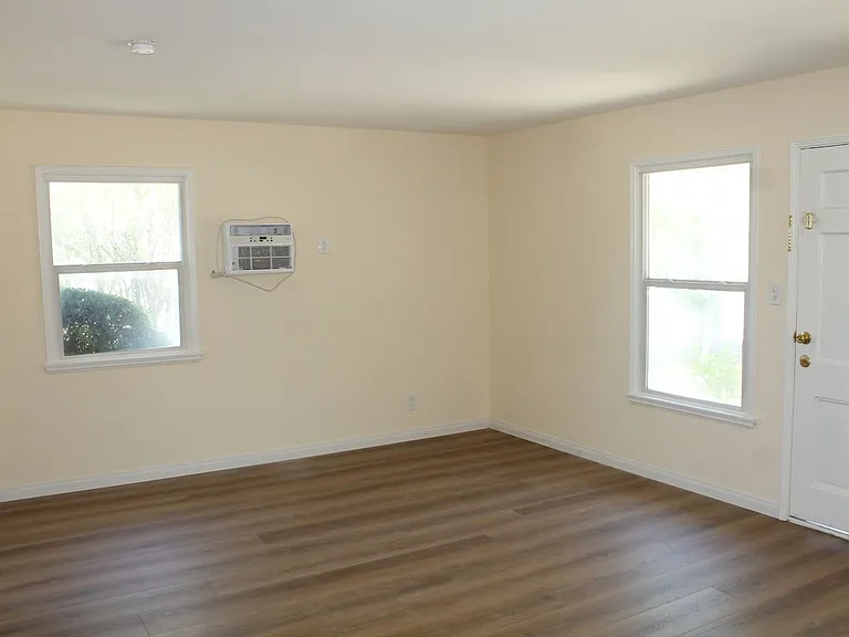 1613 W Victory Blvd #1613 — Photo 7