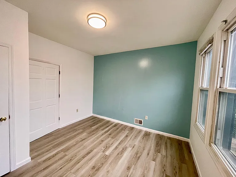 218 Columbia Ave #1R — Photo 6