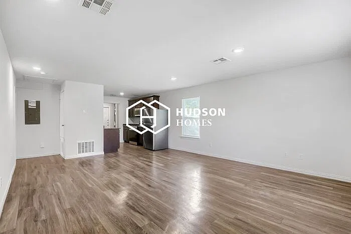 3 bed, 2.0 bath, 1090 sqft, $1,149 — Photo 4