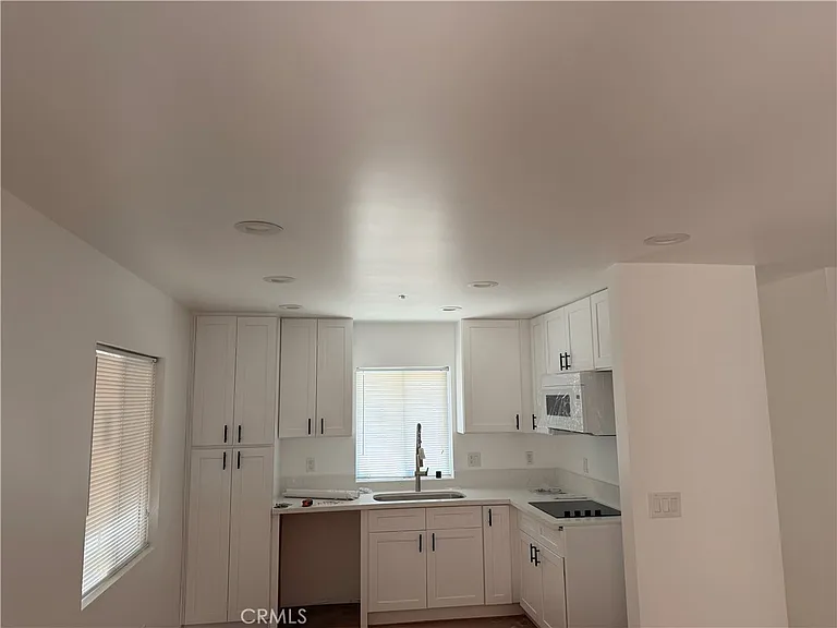 988 Valencia St #5 — Photo 5