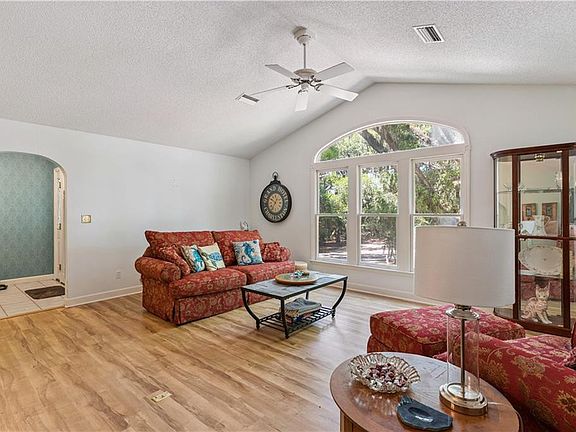 4th image of 225 W Point Dr