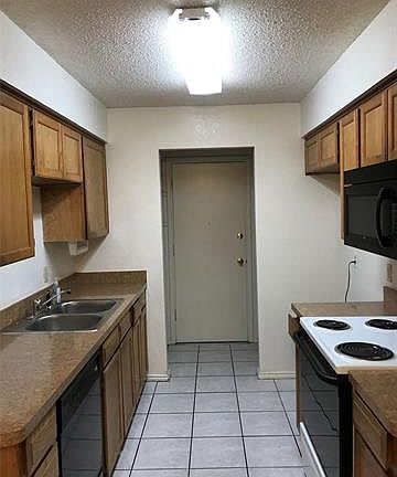 4th image of 814 White Rock St