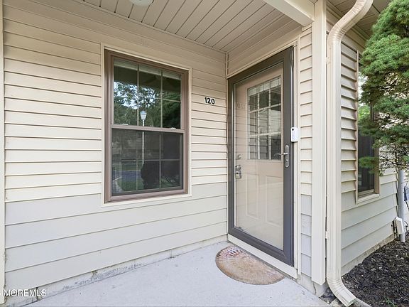 3rd image of 120 Whispering Oaks Way