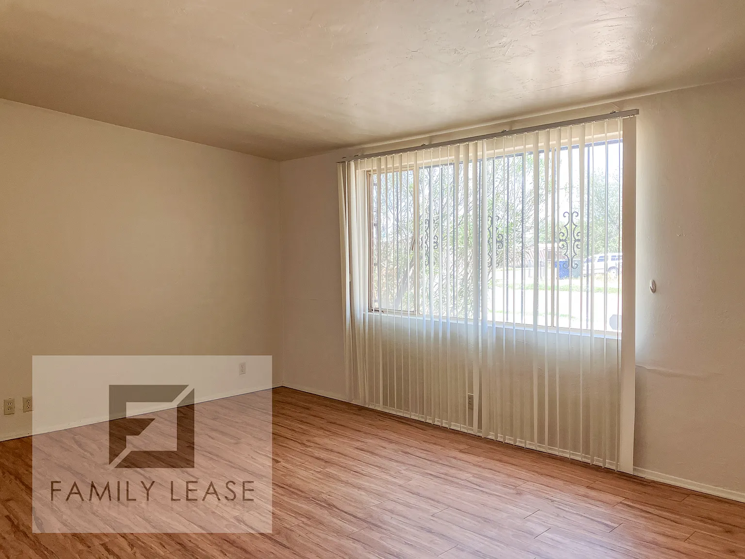 2 bed, 940 sqft, $1,345 — Photo 3