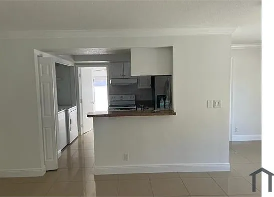 3 bed, 1288 sqft, $3,033 — Photo 2