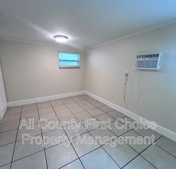 613 1st Ave NE #B — Photo 11