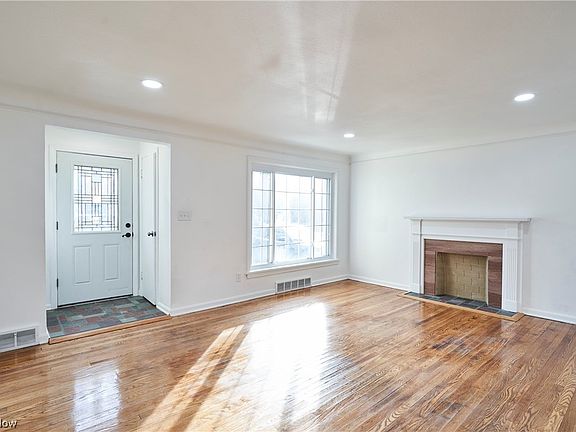 3rd image of 3575 Monticello Blvd