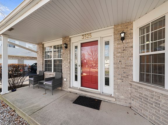 2nd image of 3525 Princeton Ave #3525
