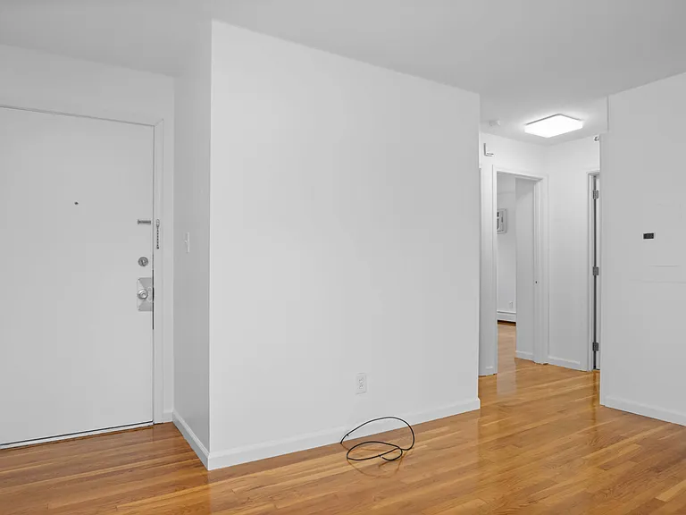 2821 Griffiths Ave — Photo 6