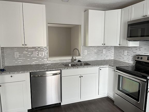 3rd image of 518 Kingdom Ct